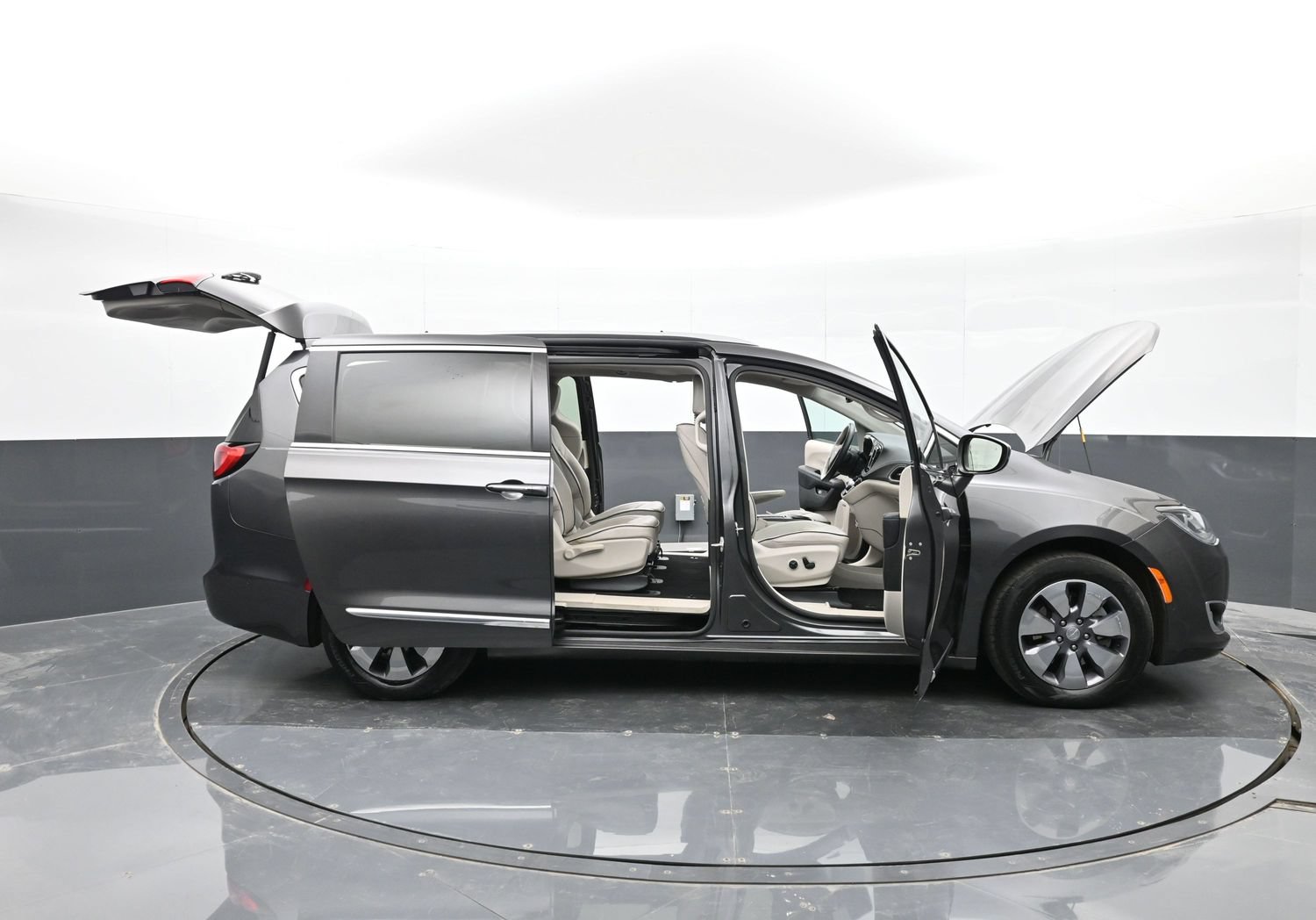 Used 2018 Chrysler Pacifica Limited w/ Advanced Safetytec Group FWD image 49
