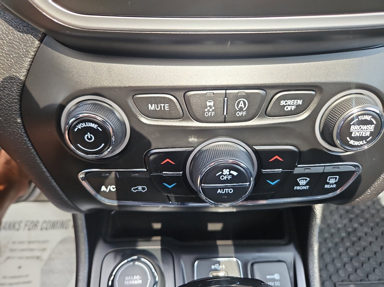 Used 2020 Jeep Cherokee Latitude Plus image 37