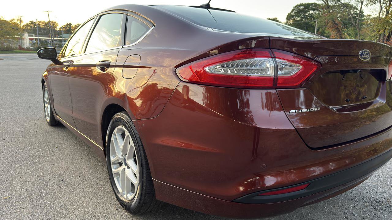 Used 2016 Ford Fusion SE FWD image 12