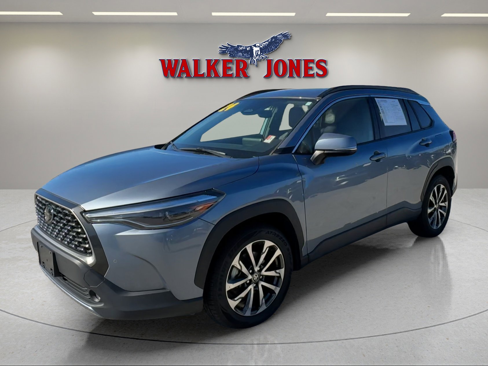 Used 2024 Toyota Corolla Cross XLE image 7