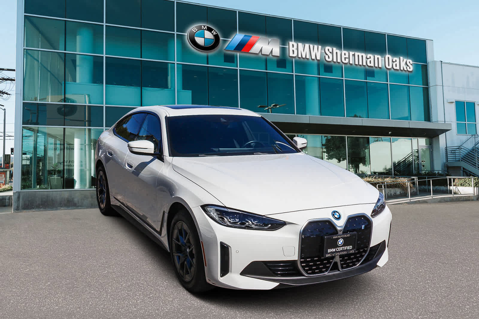 Certified 2023 BMW i4 eDrive35 w/ Premium Package image 3