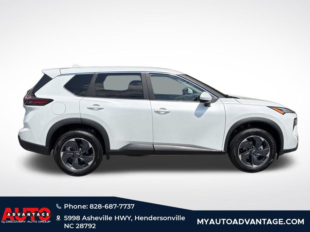 Used 2025 Nissan Rogue SV AWD/4WD image 3