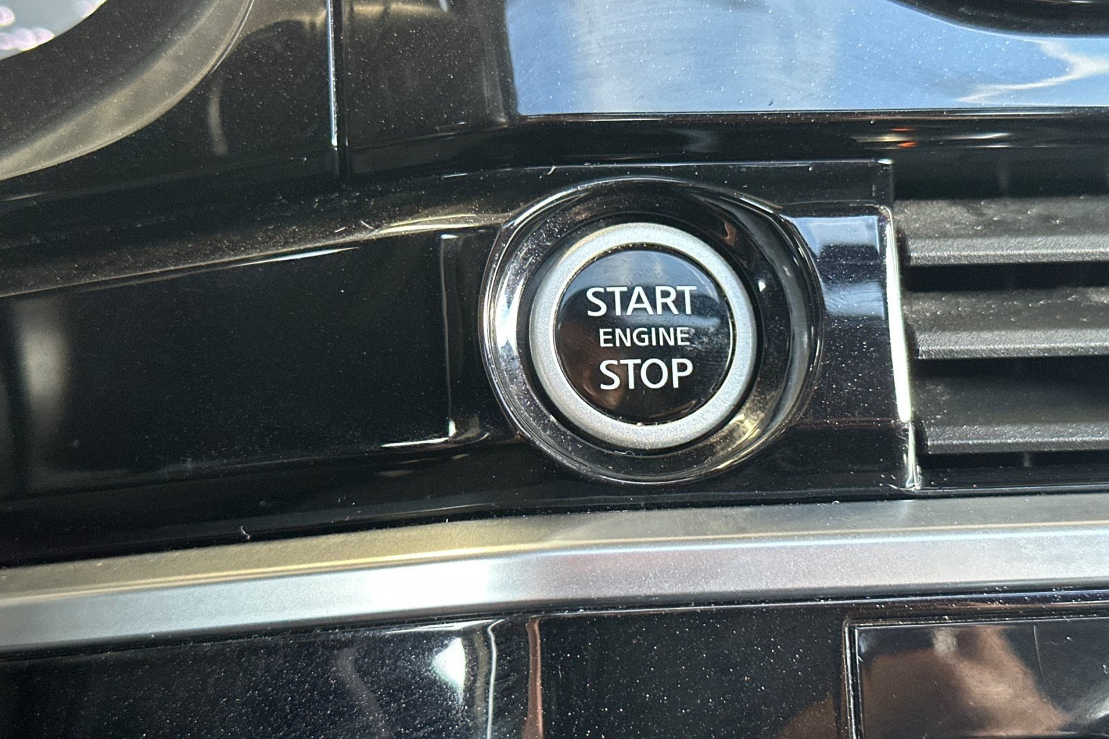 Used 2024 Nissan Pathfinder SV w/ SV Premium Package FWD image 22