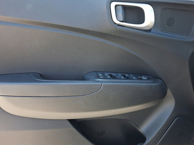 Used 2023 Hyundai Venue SEL image 12