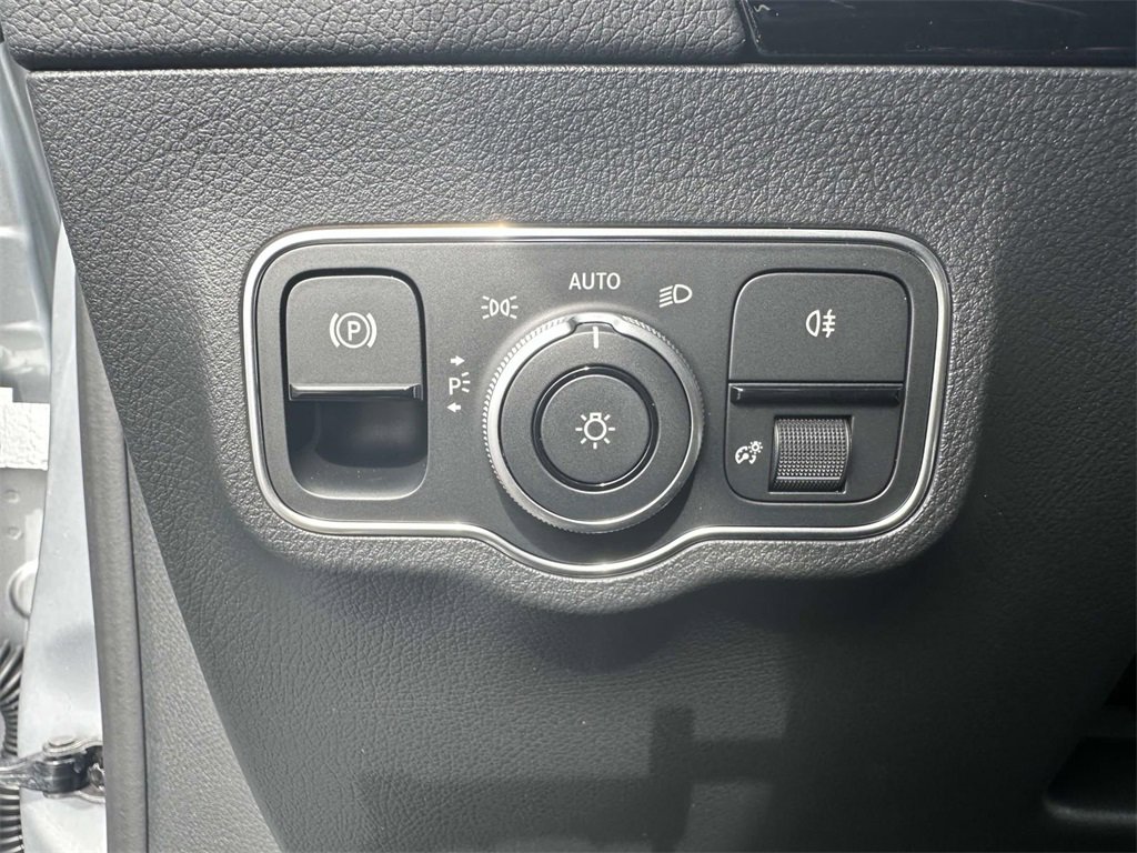 New 2025 Mercedes-Benz GLA 250 image 13