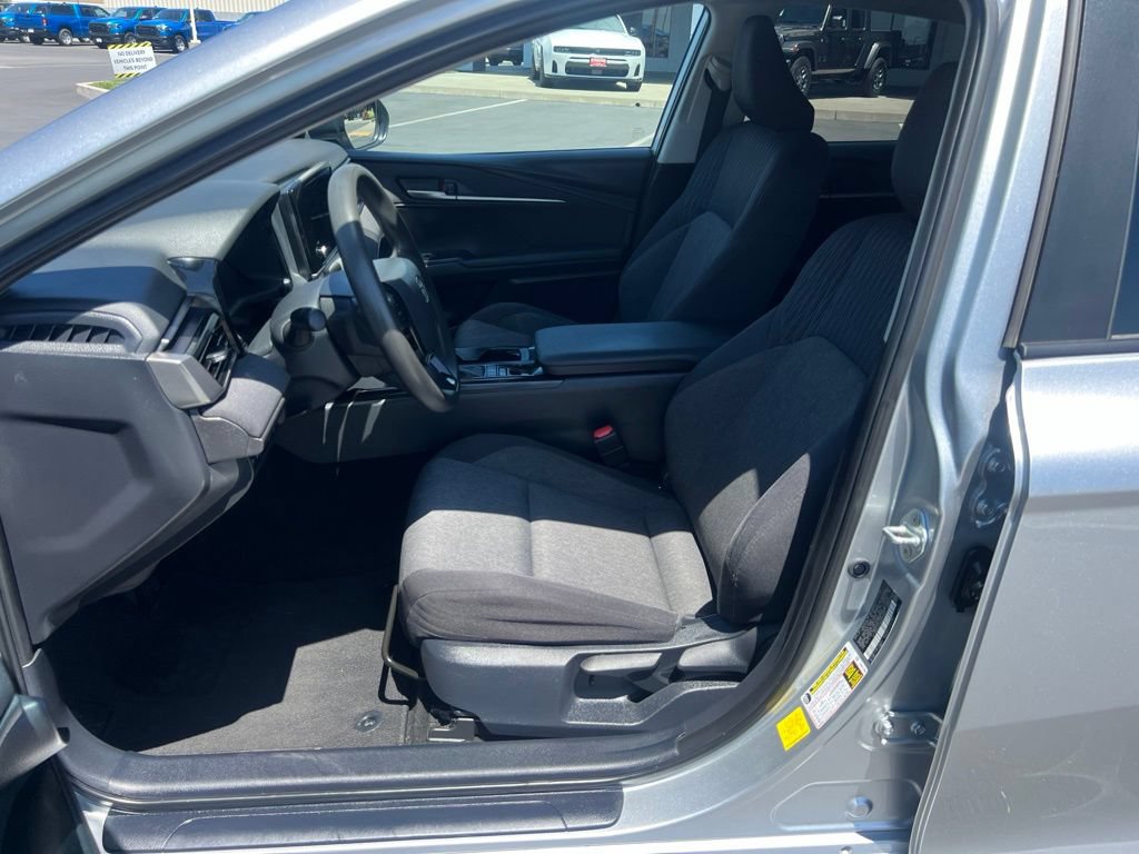 Used 2025 Toyota Camry LE FWD image 30