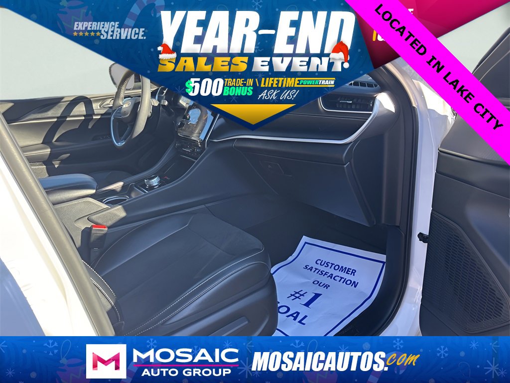 Used 2024 Jeep Grand Cherokee Altitude image 11