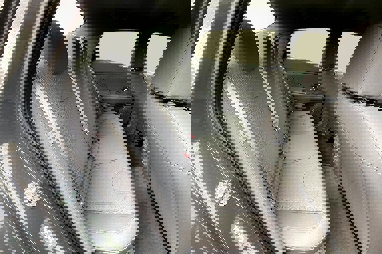 Certified 2025 Hyundai Elantra SE image 25