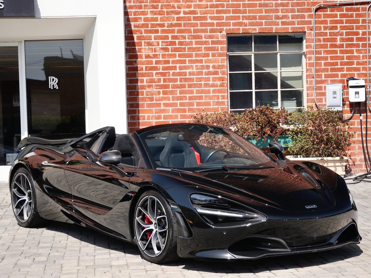 Used 2019 McLaren 720S Performance RWD image 1