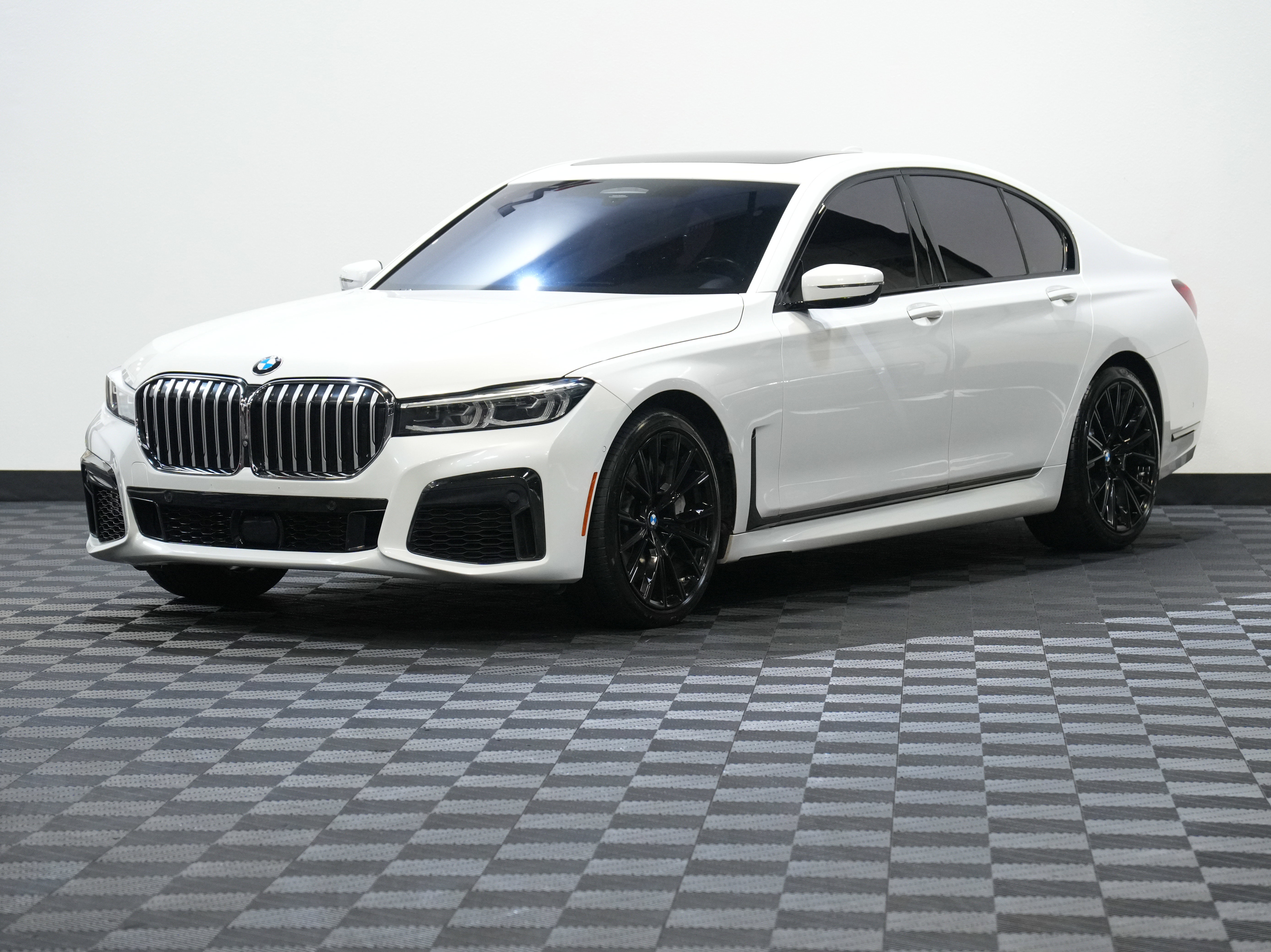 Used 2020 BMW 750i xDrive image 3