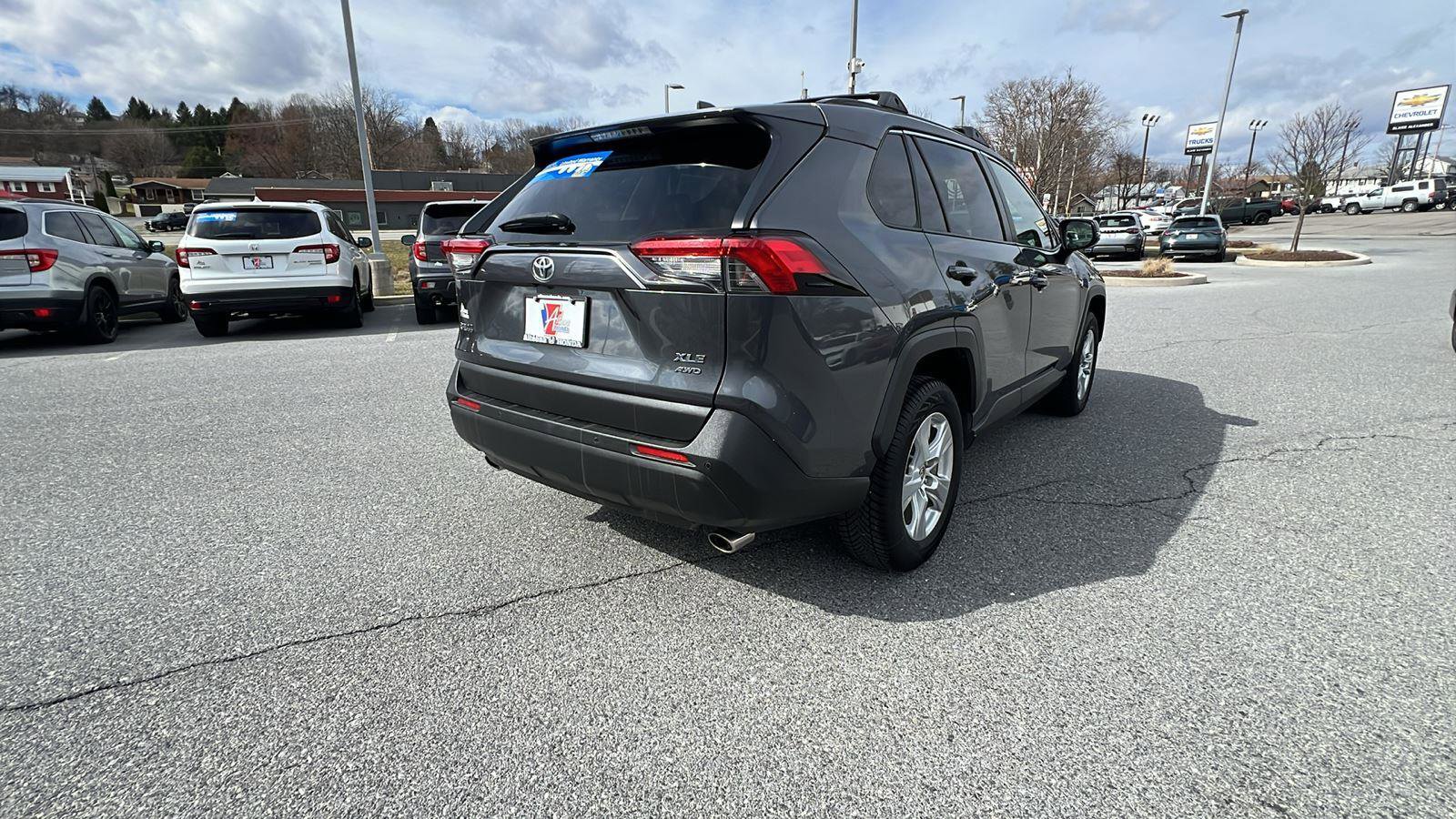 Used 2019 Toyota RAV4 XLE w/ Convenience Package image 4