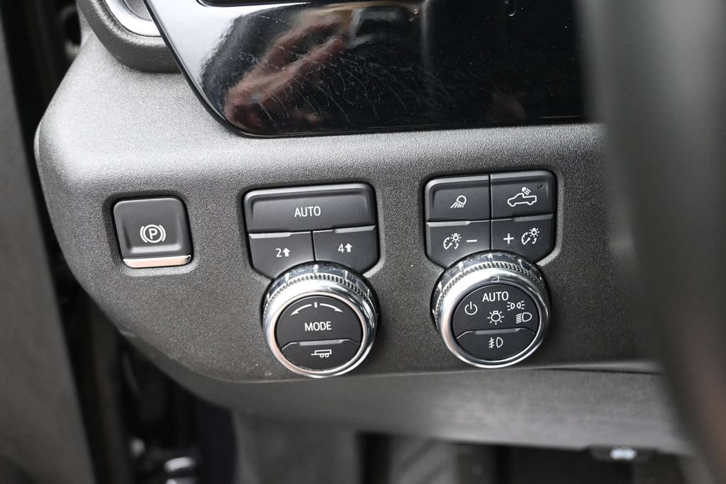 Used 2025 GMC Sierra 1500 SLT AWD/4WD image 36