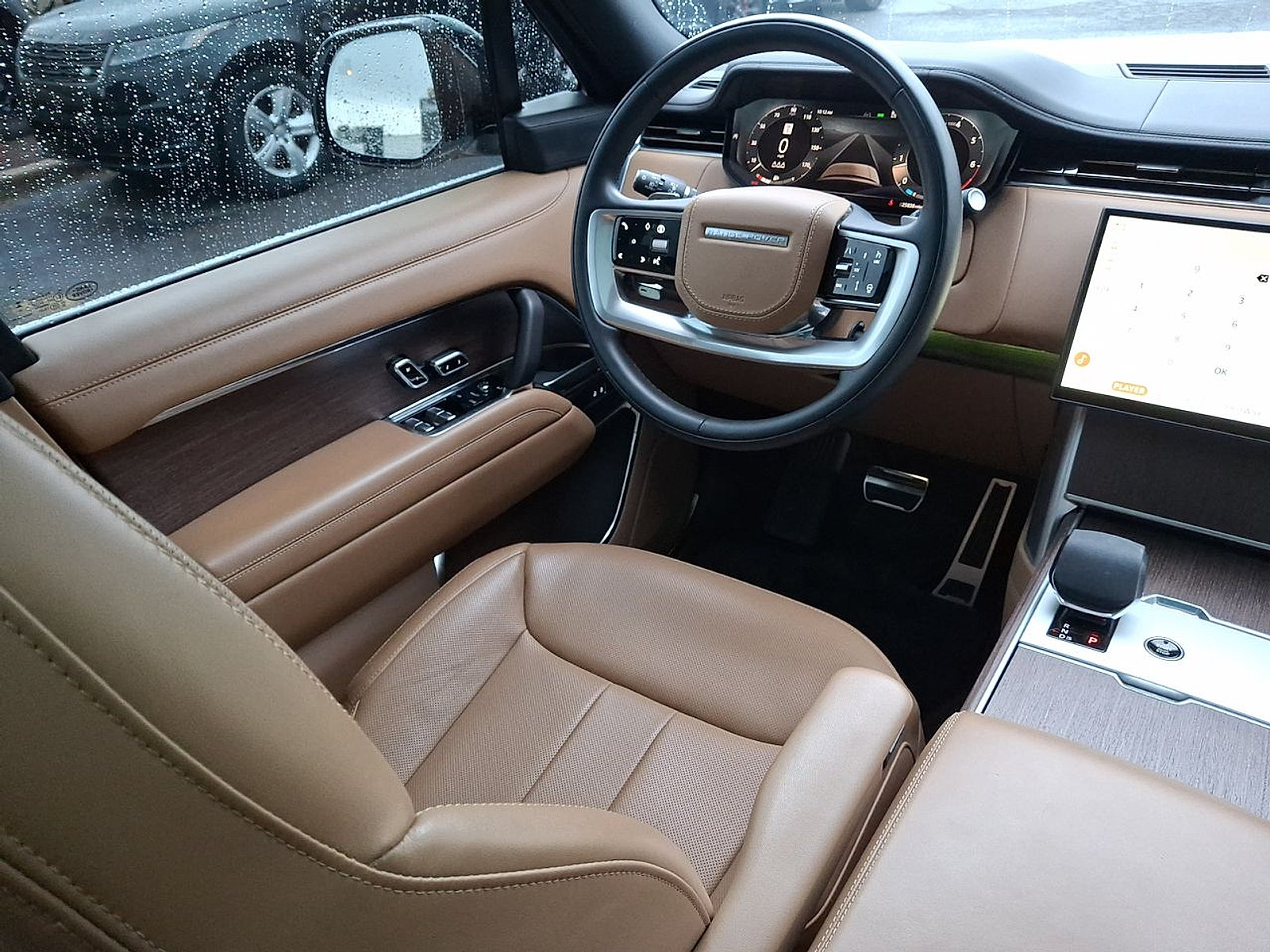 Certified 2025 Land Rover Range Rover SE AWD/4WD image 15