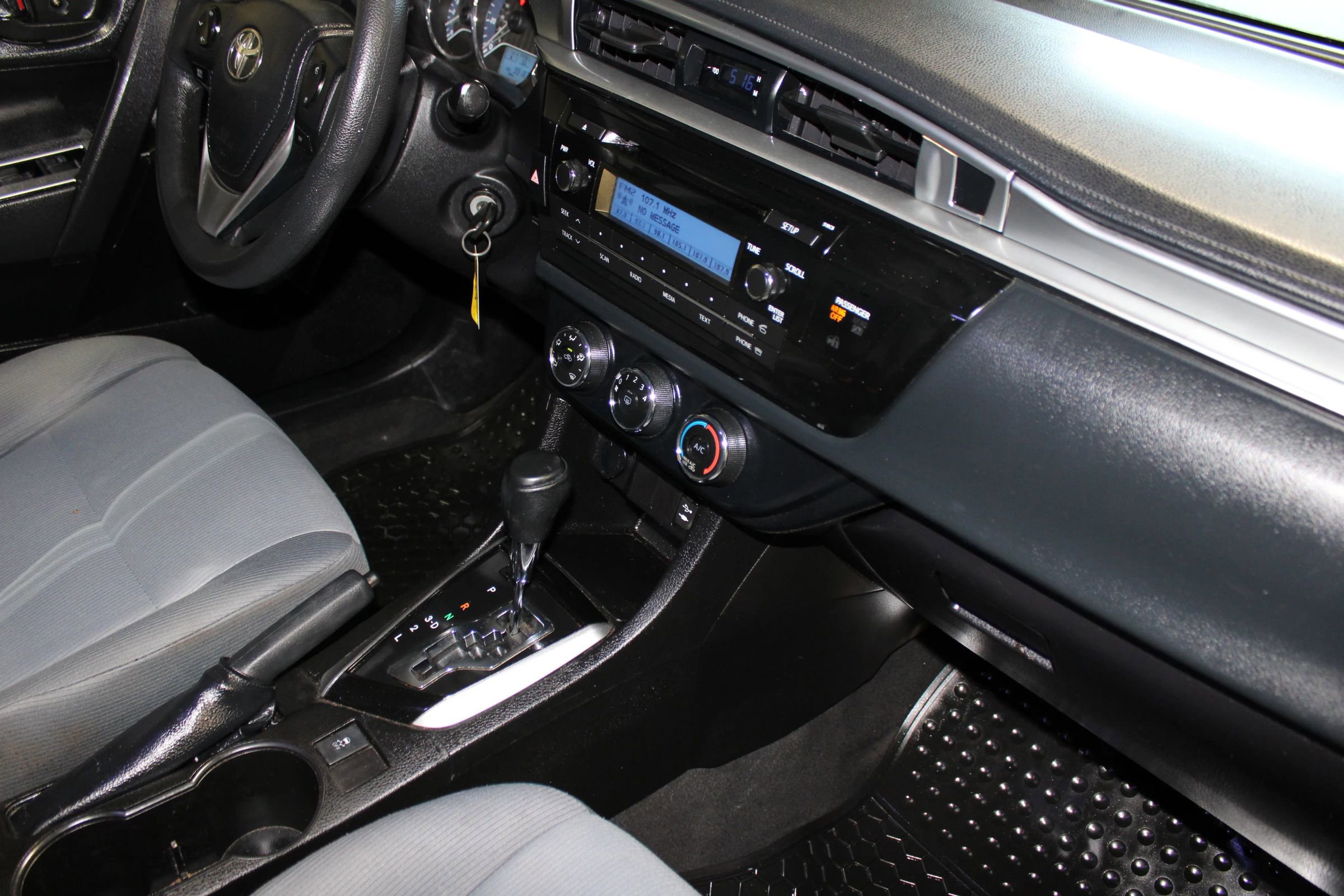 Used 2015 Toyota Corolla L FWD image 24