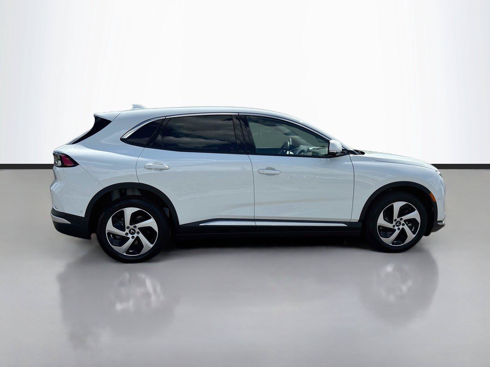New 2027 VinFast VF 8 Eco AWD/4WD image 8