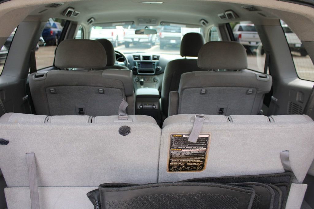 Used 2013 Toyota Highlander Plus w/ Cold Weather Pkg image 29