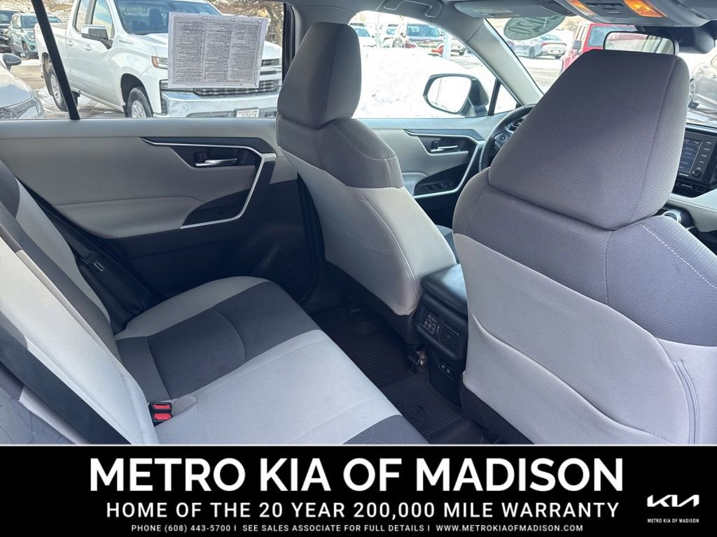 Used 2020 Toyota RAV4 XLE image 31