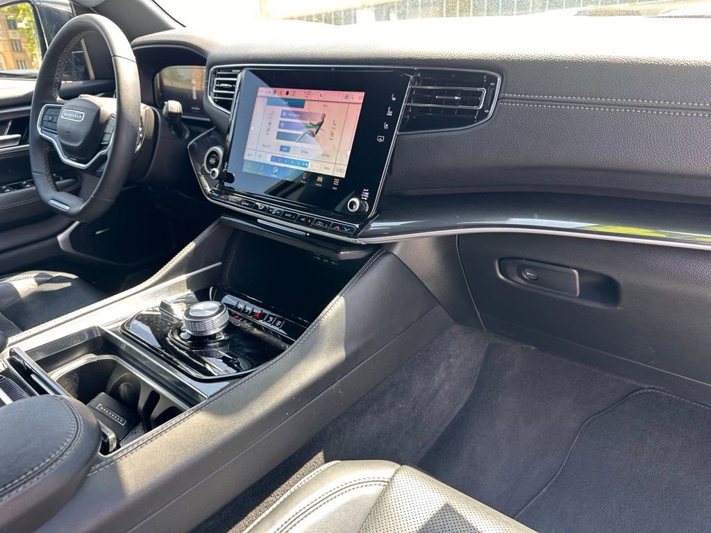 Used 2024 Jeep Wagoneer L 4WD image 20