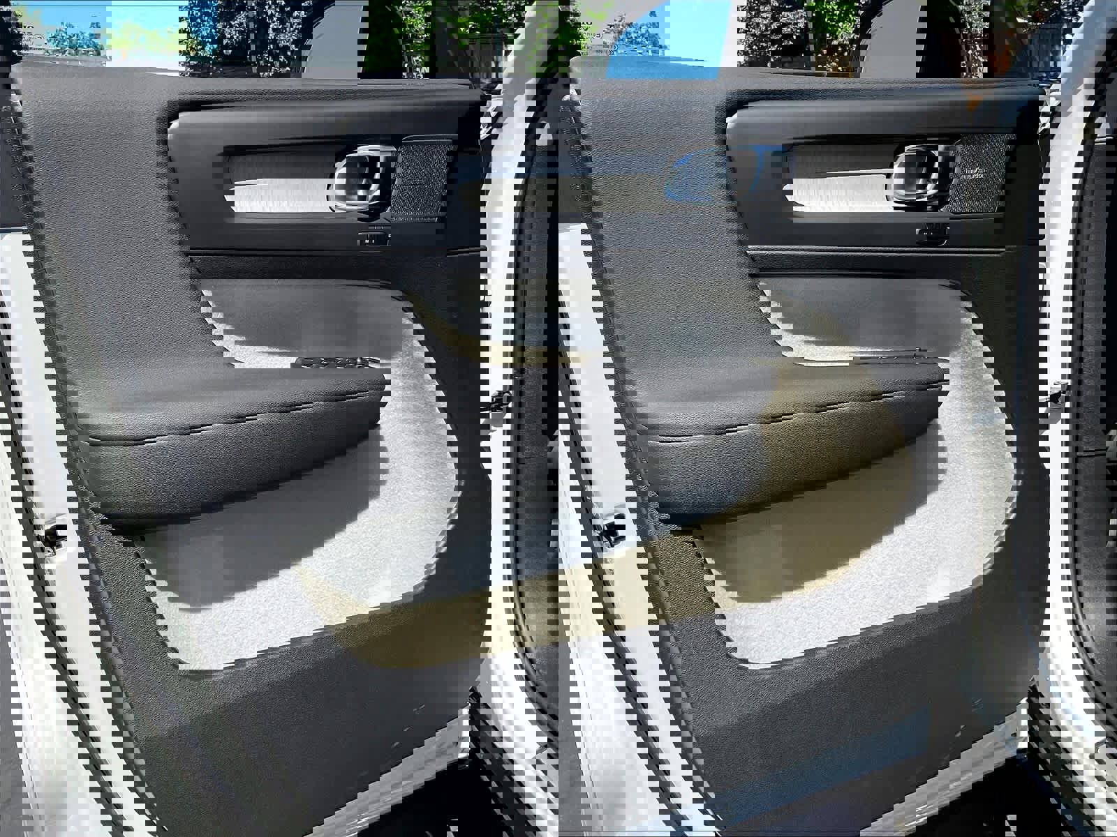 New 2026 Volvo XC40 B5 Ultra w/ Climate Package image 24