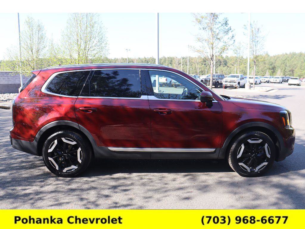 Used 2024 Kia Telluride EX w/ EX Captain's Chair Package image 8