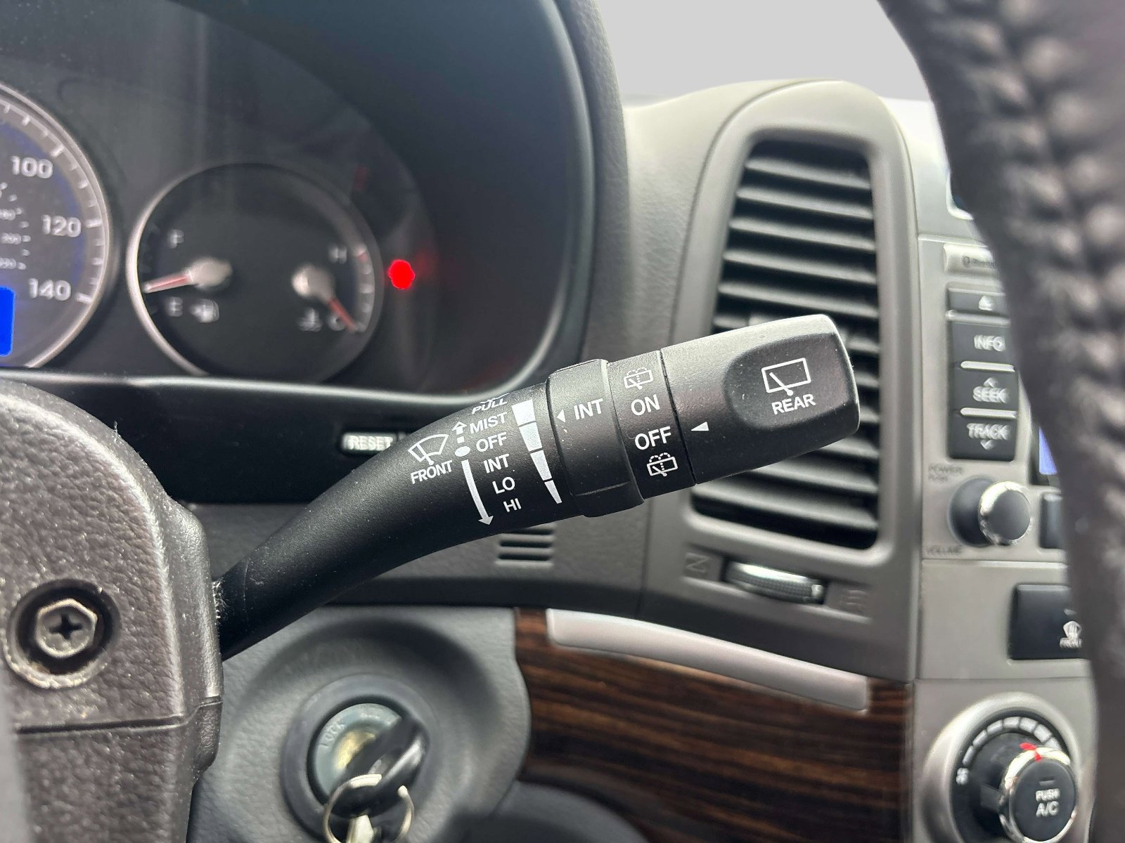 Used 2011 Hyundai Santa Fe SE image 26