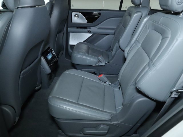 Used 2020 Lincoln Aviator Reserve w/ Equipment Group 202A image 15