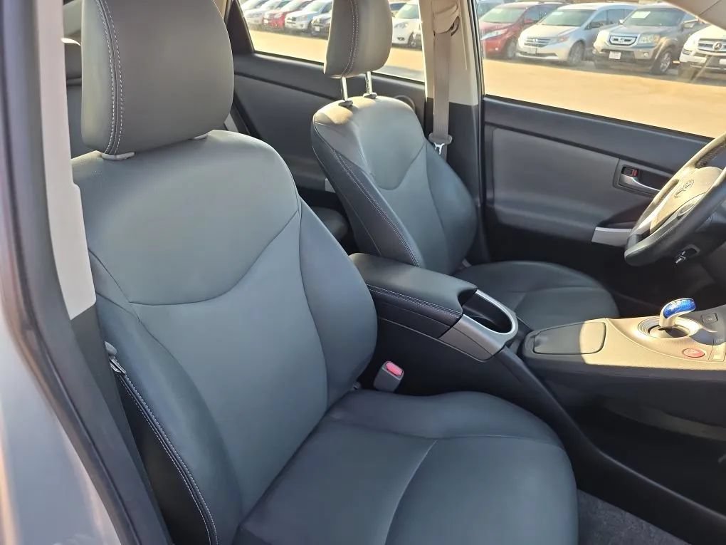 Used 2014 Toyota Prius Four w/ Solar Roof Package FWD image 12