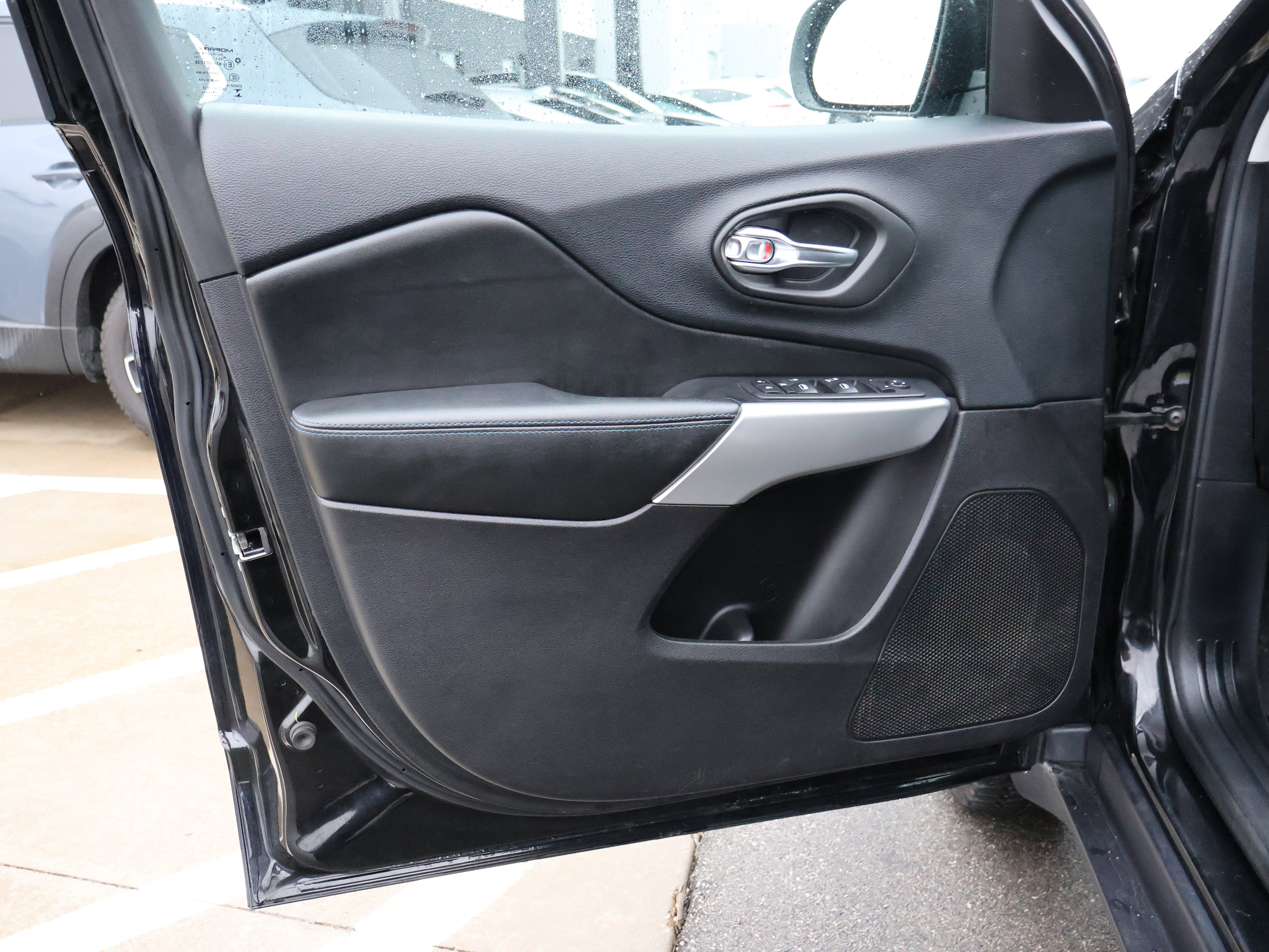 Used 2020 Jeep Cherokee Latitude image 23