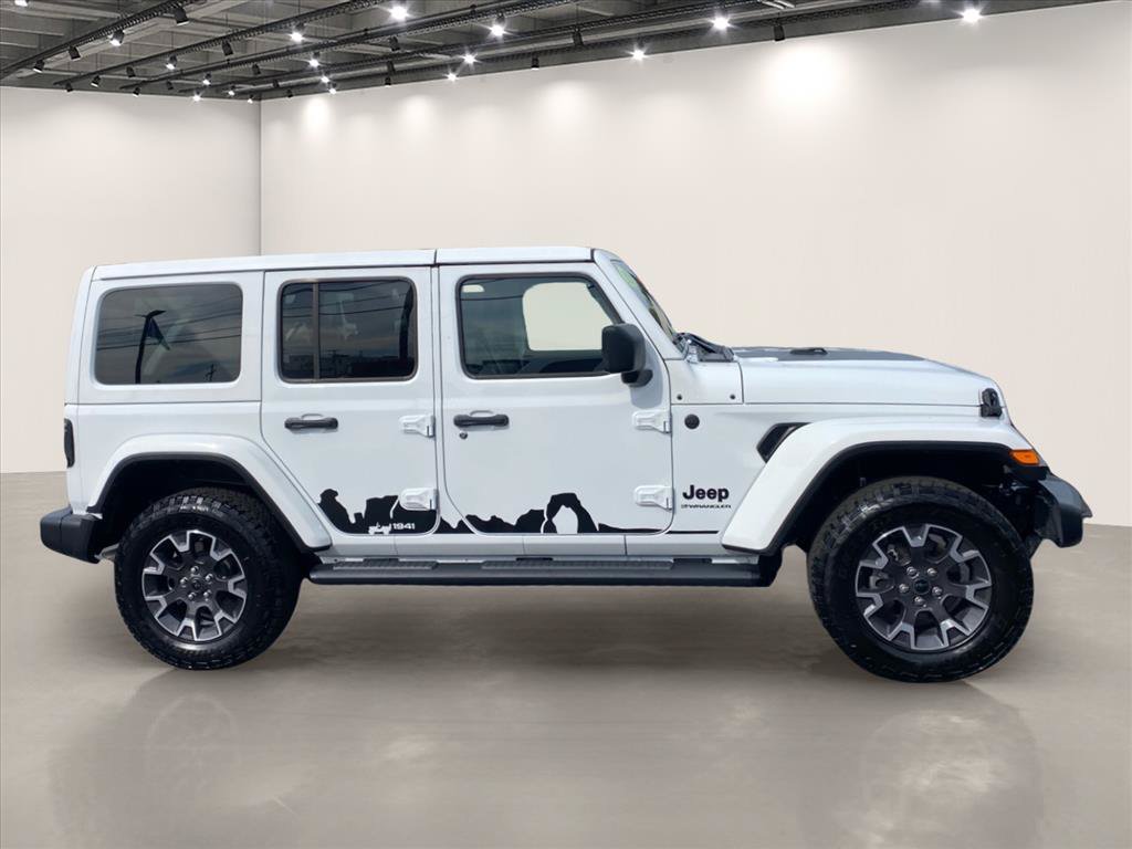 Used 2025 Jeep Wrangler Unlimited Sahara w/ Dual Top Group AWD/4WD image 8