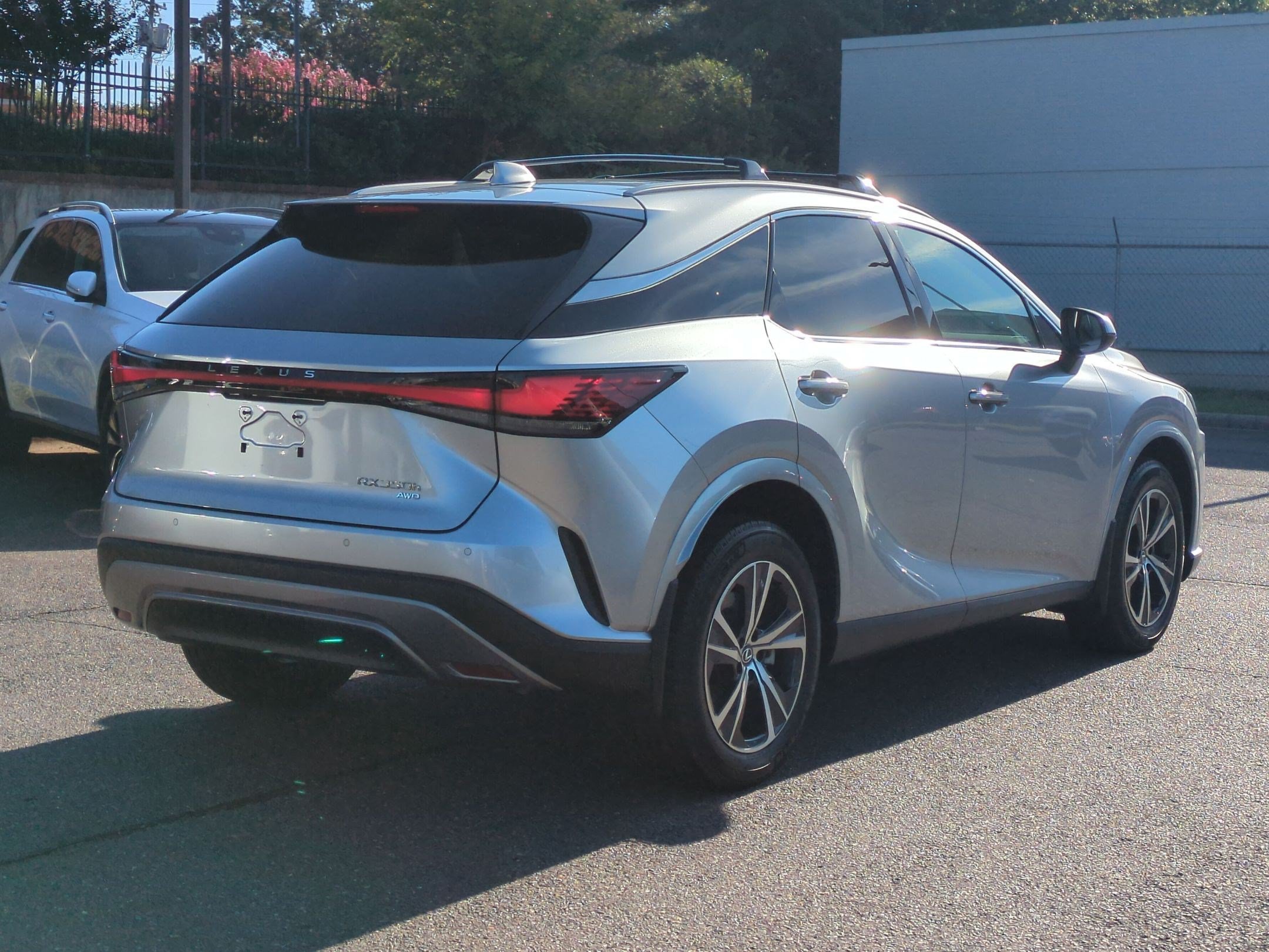 Used 2024 Lexus RX 350h w/ Accessory Package (Z1) AWD/4WD image 3
