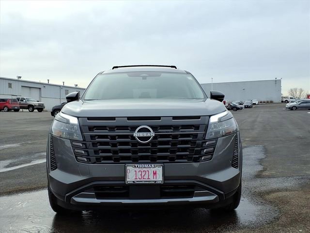 New 2026 Nissan Pathfinder Platinum image 2