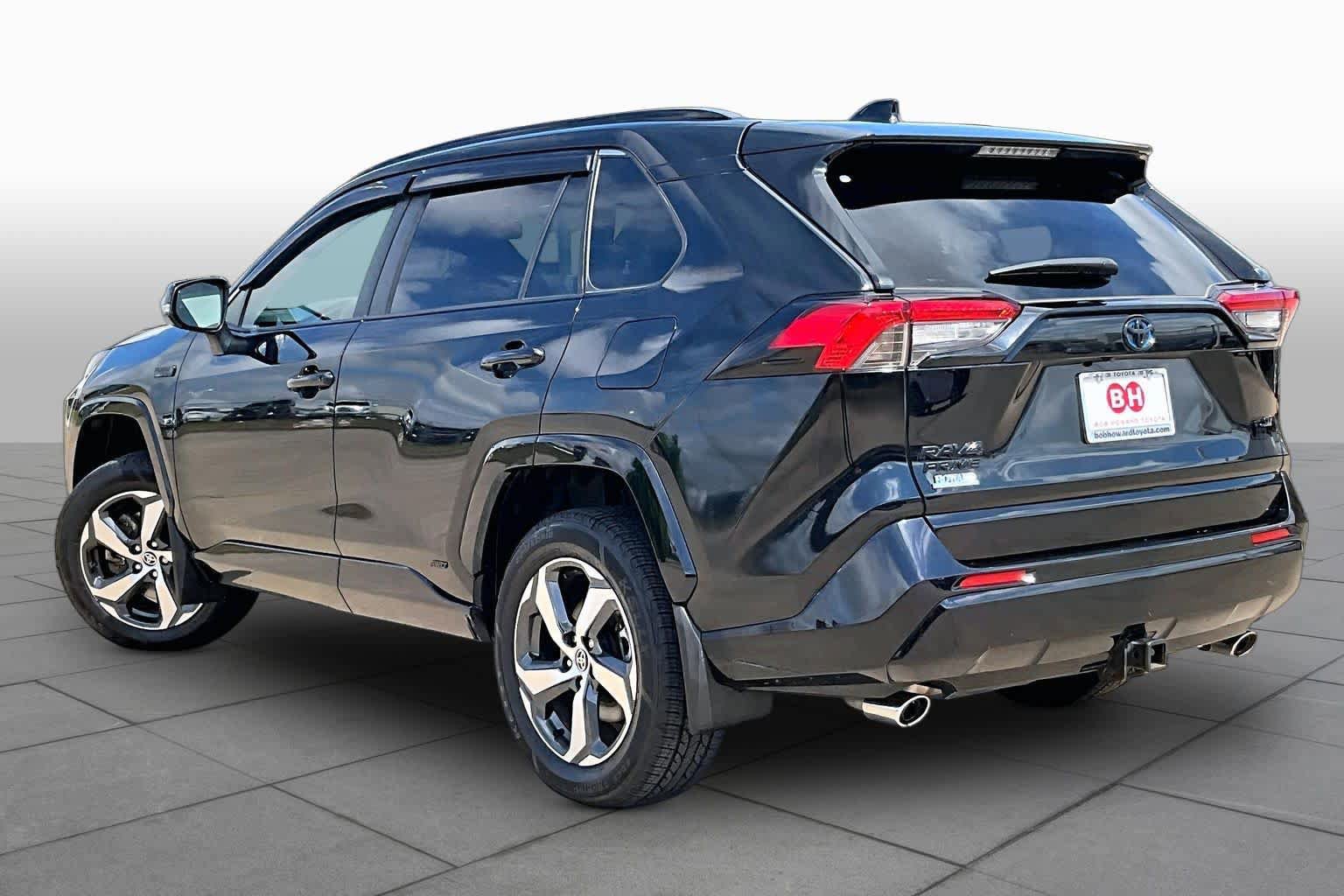Used 2023 Toyota RAV4 SE w/ Weather & Moonroof Package AWD/4WD image 12