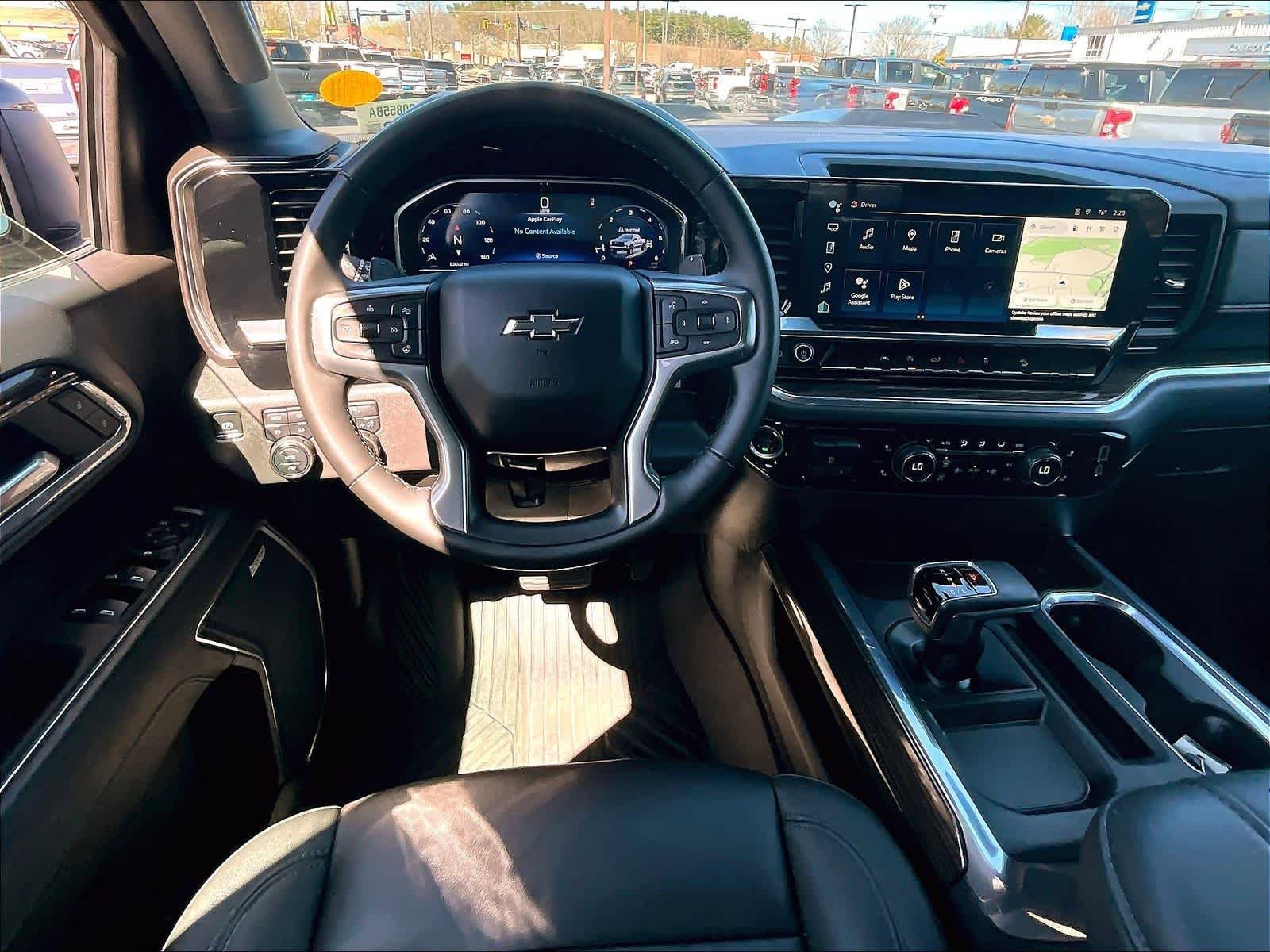 Used 2024 Chevrolet Silverado 1500 LT Trail Boss w/ Convenience Package II AWD/4WD image 16
