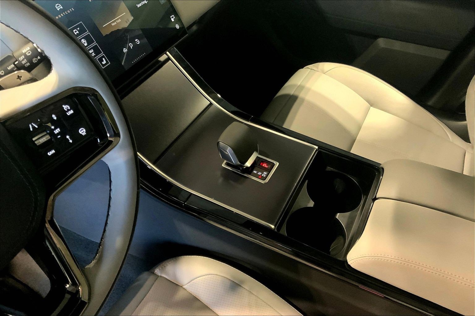 Used 2026 Land Rover Range Rover Velar Dynamic SE image 16