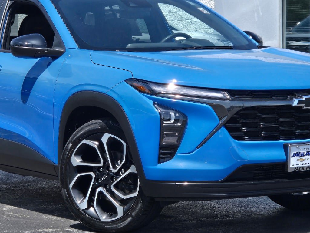 Certified 2024 Chevrolet Trax RS w/ Sunroof Package FWD image 3