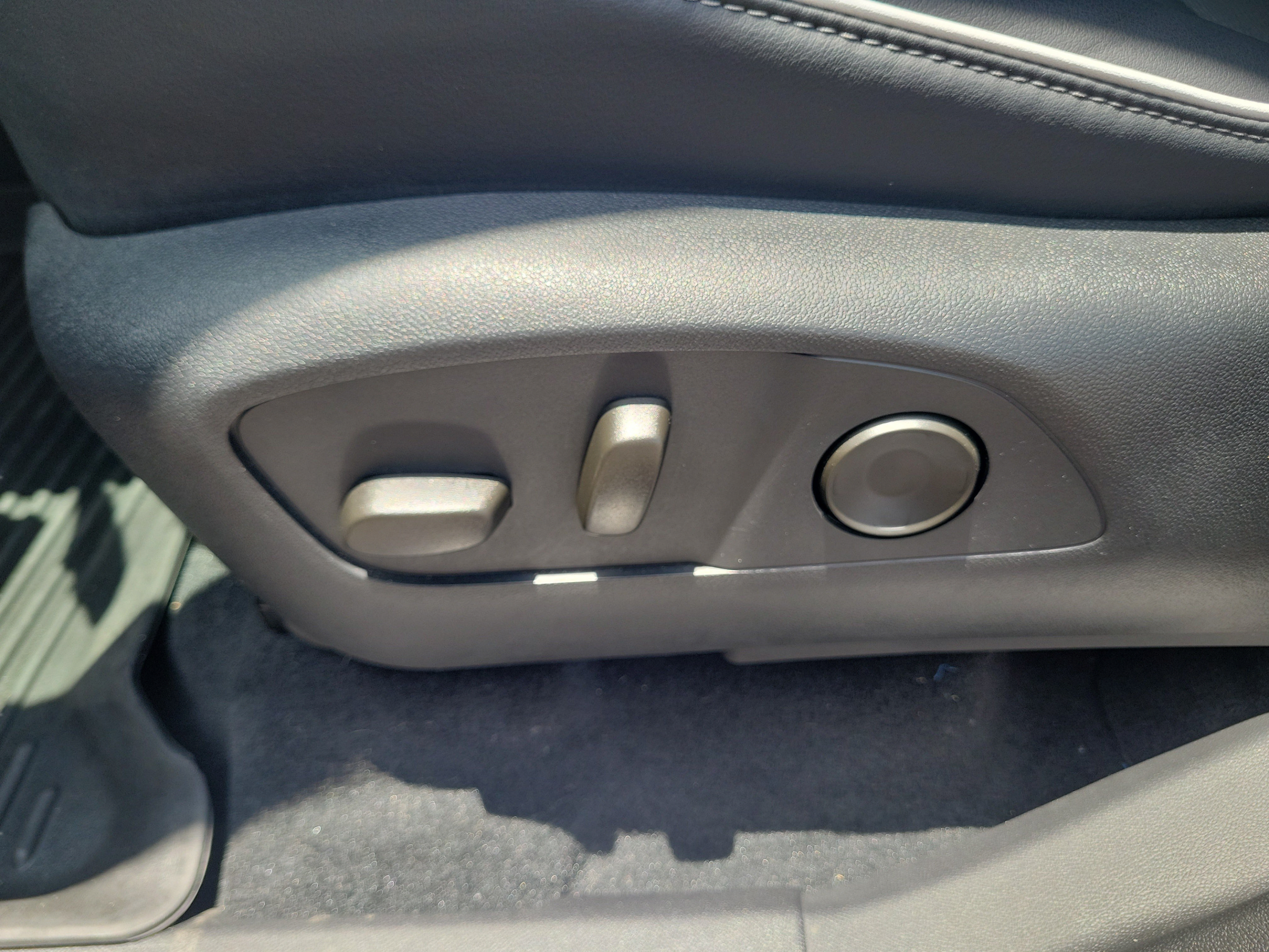 Used 2025 Buick Enclave Preferred AWD/4WD image 26