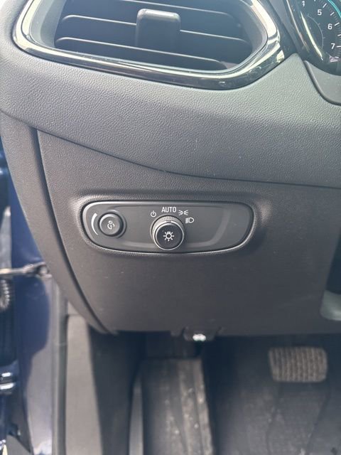 Used 2022 Chevrolet Equinox RS w/ Infotainment Package image 14