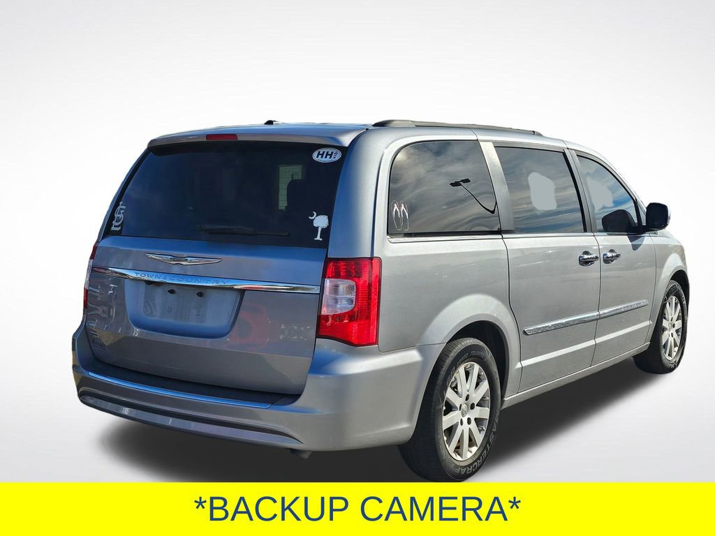 Used 2016 Chrysler Town & Country Touring image 7