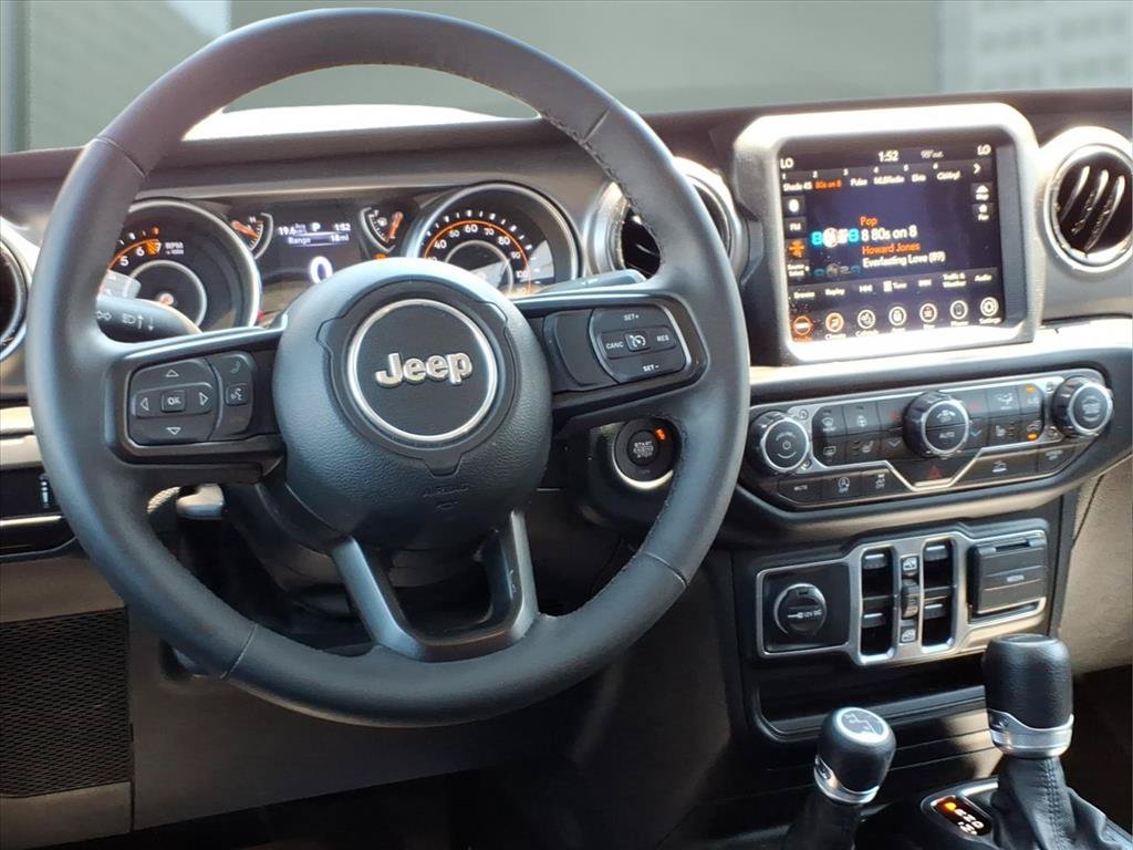 Certified 2023 Jeep Gladiator Sport AWD/4WD image 3