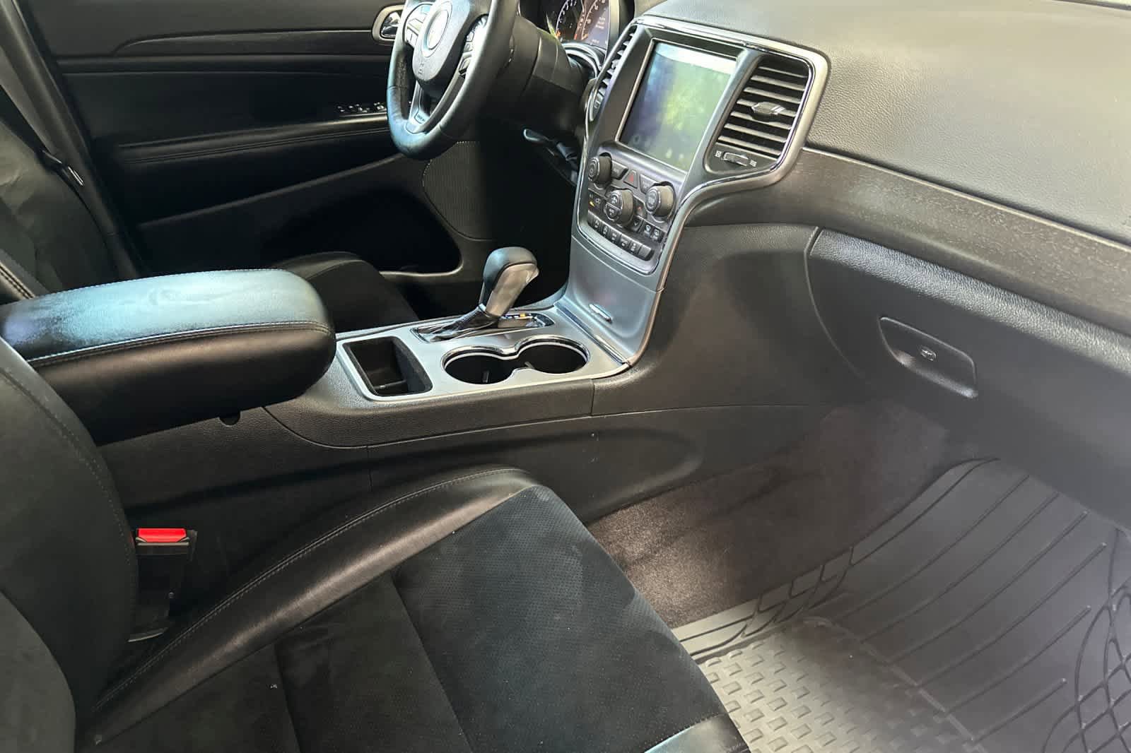 Used 2018 Jeep Grand Cherokee Altitude AWD/4WD image 17