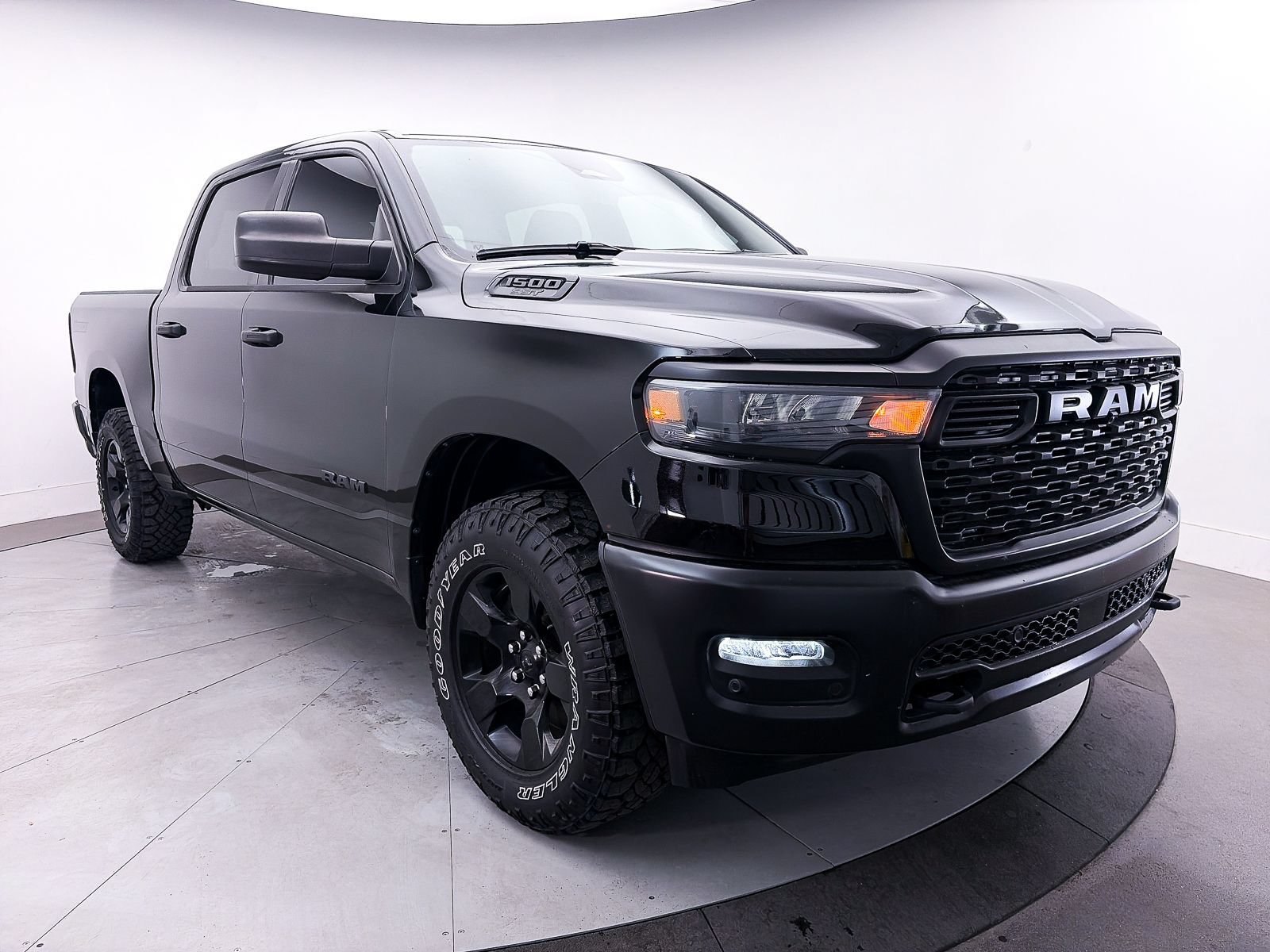 Used 2025 RAM 1500 Warlock AWD/4WD image 12