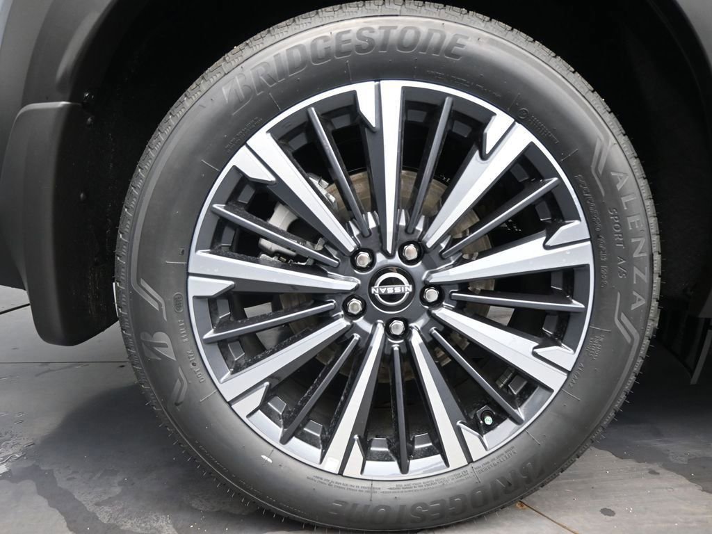 New 2026 Nissan Pathfinder Platinum image 3