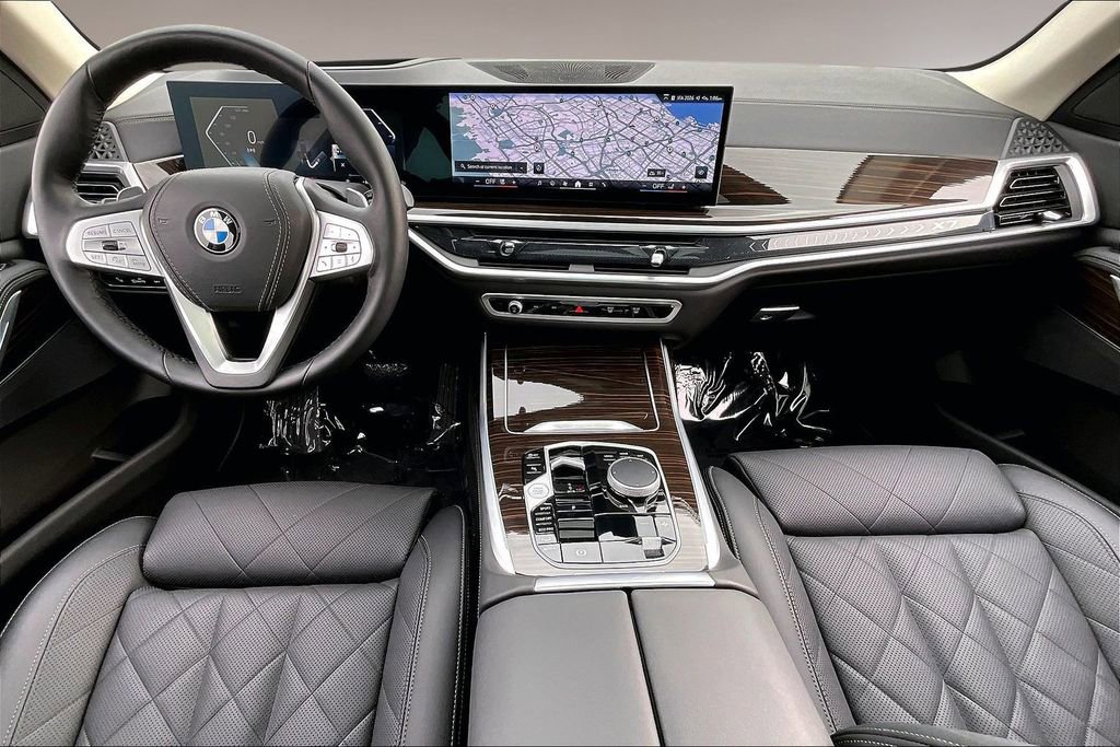 Used 2024 BMW X7 xDrive40i w/ Parking Assistance Package image 7