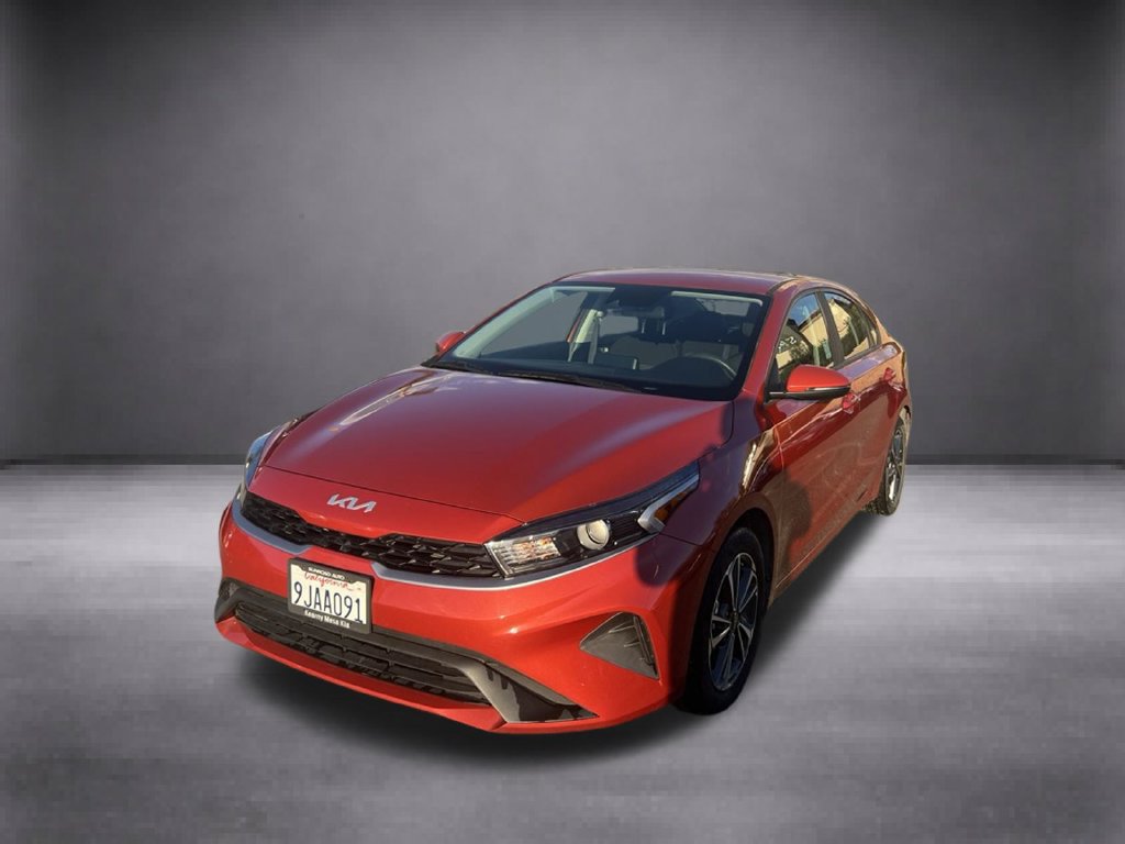 Used 2023 Kia Forte LXS w/ LXS Technology Package FWD image 4