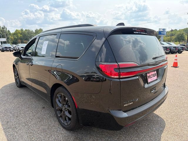 Used 2025 Chrysler Pacifica Limited FWD image 7