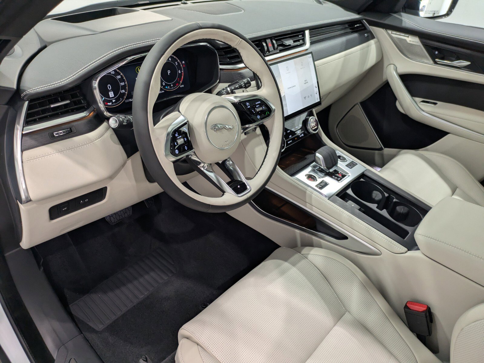 New 2026 Jaguar F-PACE R-Dynamic S image 7