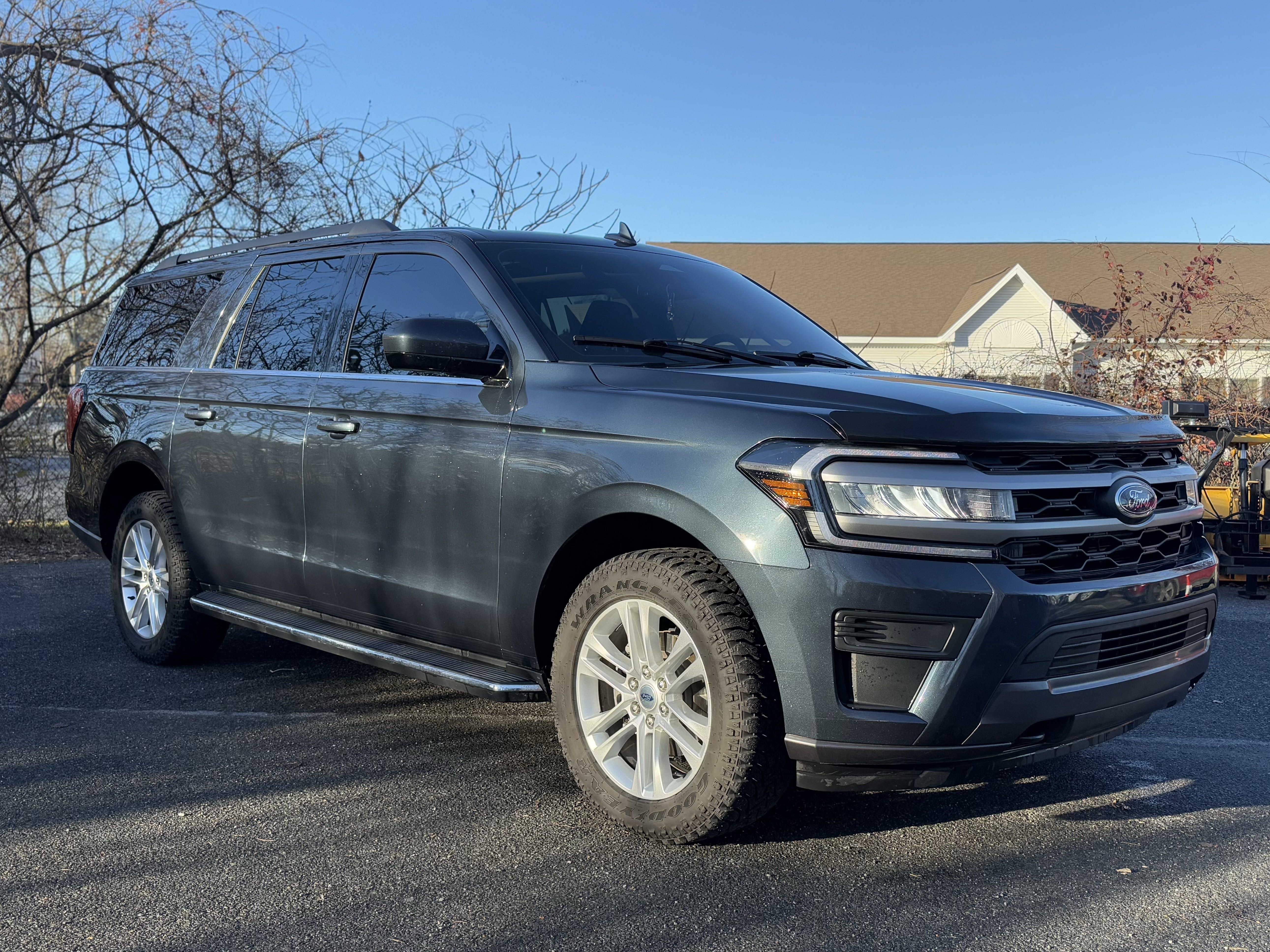 Used 2023 Ford Expedition Max XLT image 7