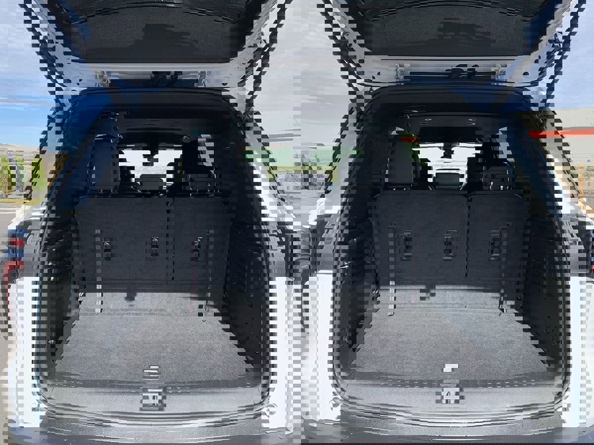 Used 2025 Chevrolet Traverse LT image 12