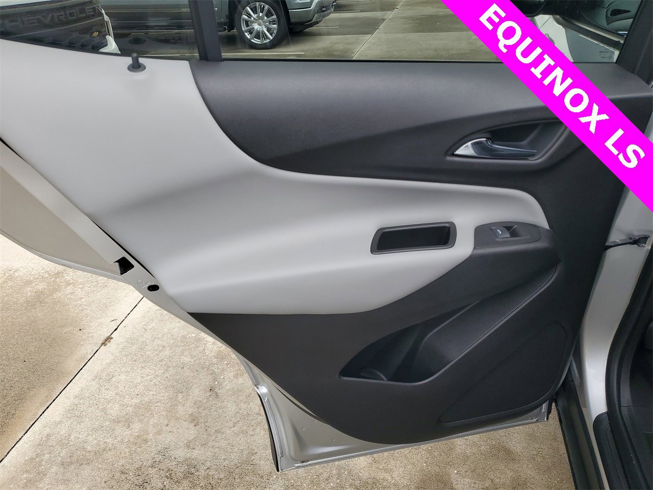 Used 2019 Chevrolet Equinox LS w/ LS Convenience Package image 8
