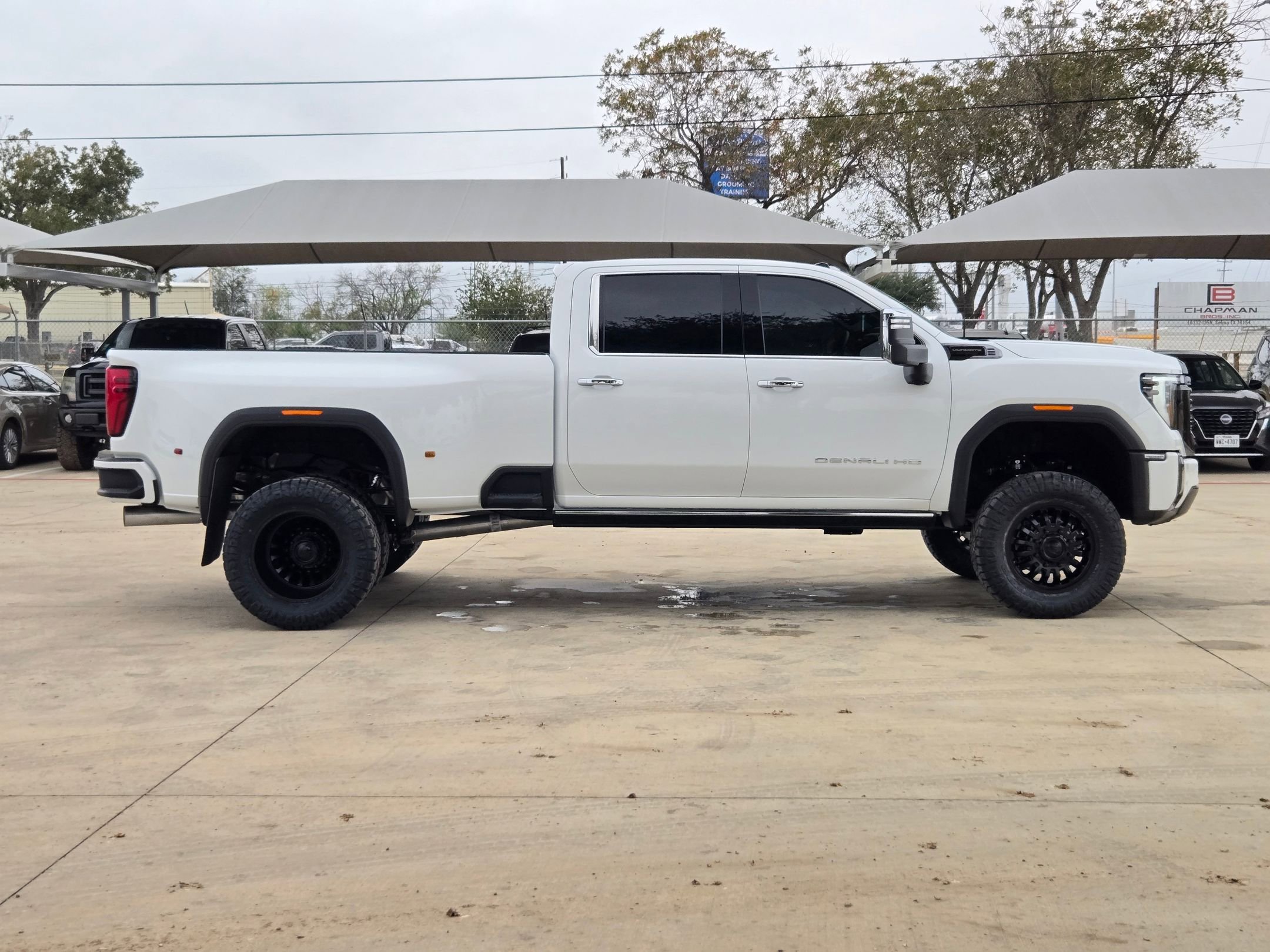 New 2025 GMC Sierra 3500 Denali Ultimate image 2